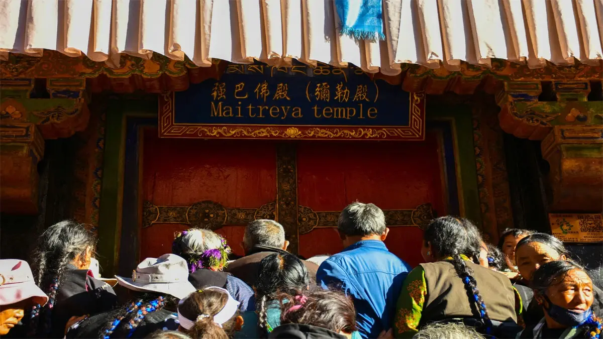 Pilgrims in prayer at Kailash